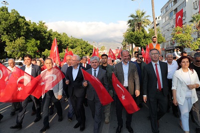 Vali Doğan 5 Temmuz Kortej Yürüyüşüne katıldı