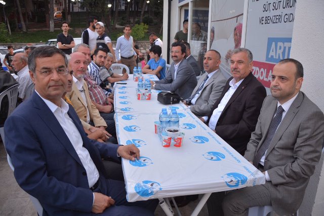 Vatandaşlarla iftar sofrasında buluştu