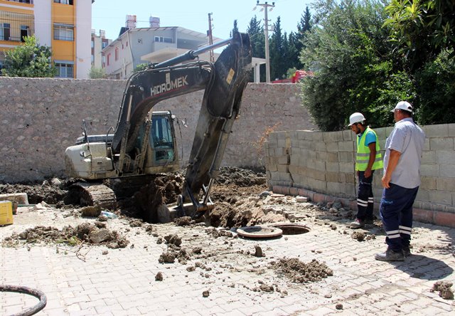 Çevre kirliliğine sebep olan kanal hattı deplase edildi