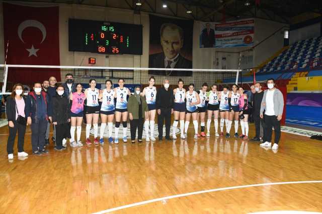 Antakya belediyesi GSK kadın voleybol takımından galibiyet