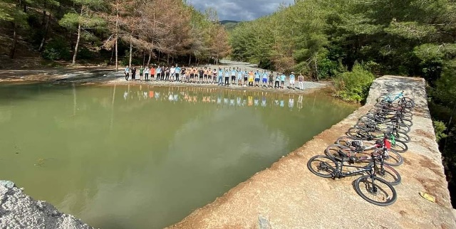 Bisiklet gönüllüleri çevre temizliği yaptı