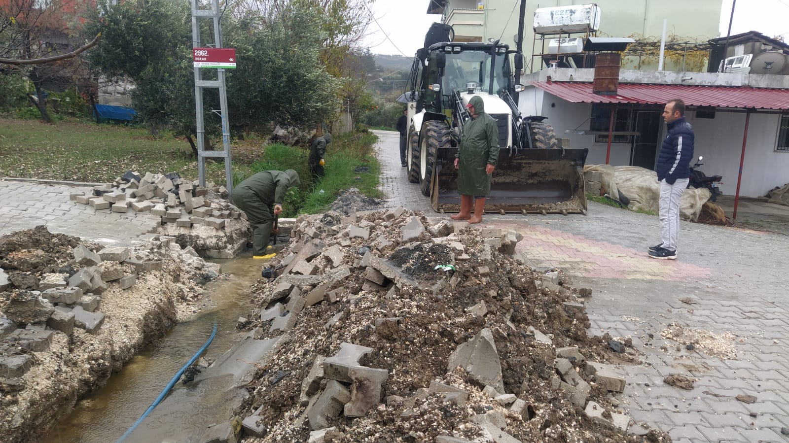 Defne Belediyesi ekipleri görev başında