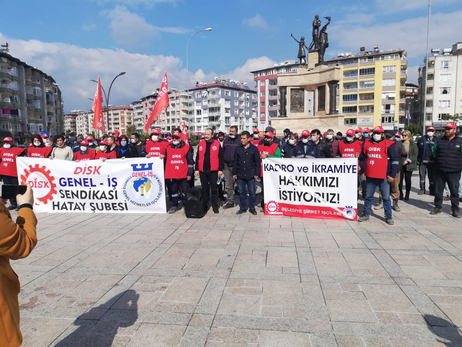 Belediye şirket işçilerinin kadro ve ilave tediye hakları verilmeli