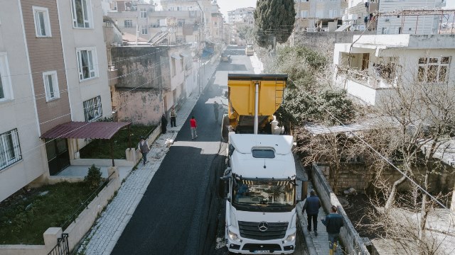 Melek Sokak asfaltlanıyor