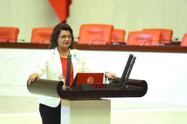 Maske satışı yasak takılması zorunlu ancak maske bulabilen yok