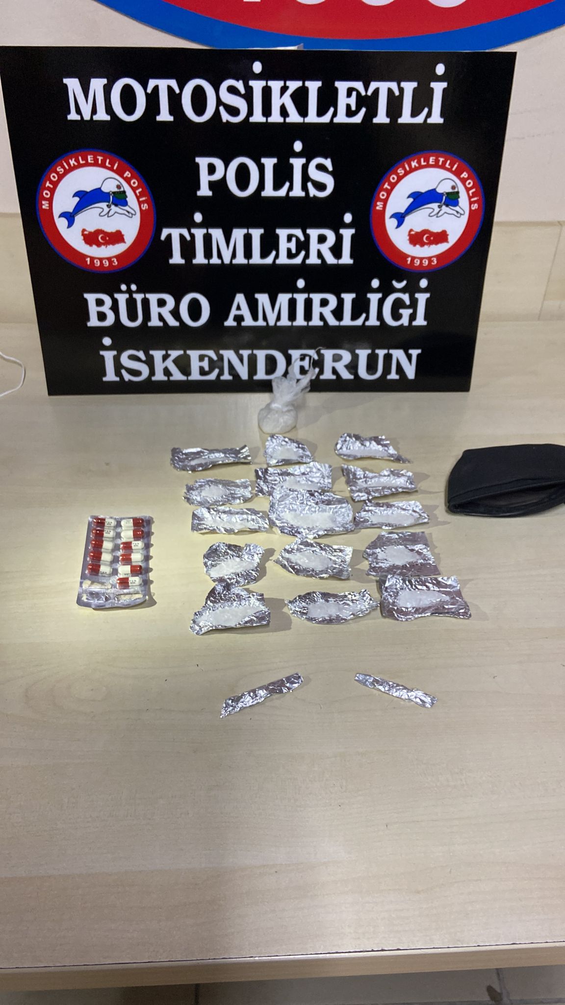 Uyuşturucu bulunan otomobildeki 4 şüpheli gözaltına alındı