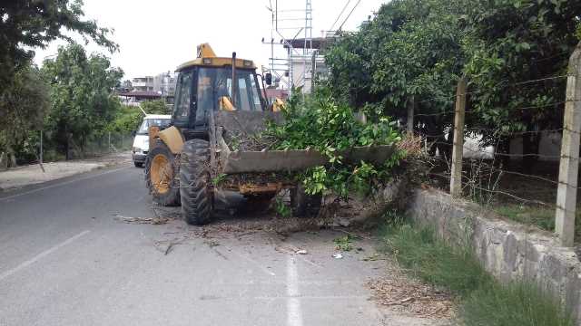 Samandağın girişindeki kötü görüntü kaldırılıyor