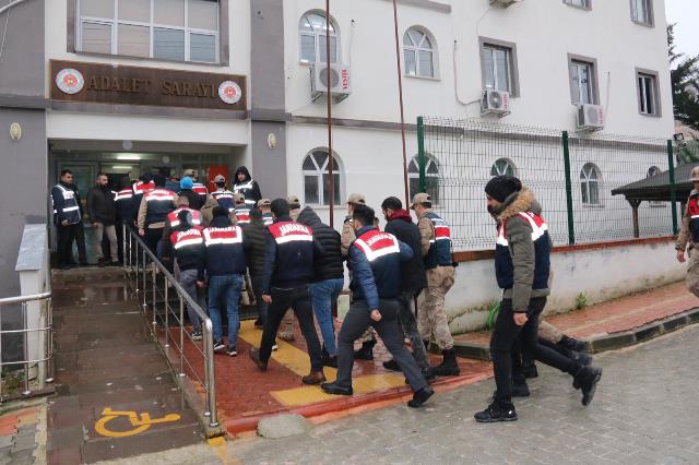 Altınözünde 33 uyuşturucu kaçakçısı gözaltına alındı