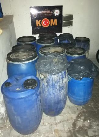 Evin bahçesinde 1650 litre sahte içki ele geçirildi