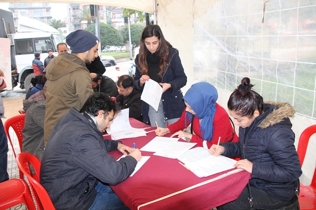 Hatay halkı Kızılay tırına akın etti