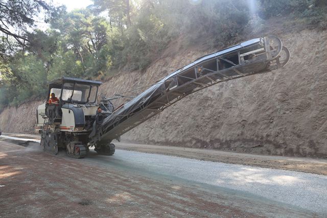 Batıayaz Mahallesine beton asfalt serimi