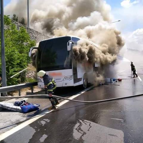 Hataydan Kayseriye yolcu taşıyan otobüste yangın çıktı