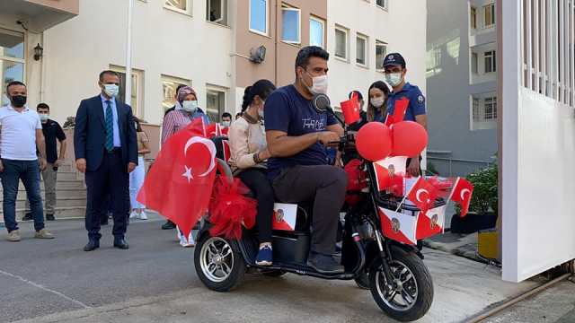 Hem huzur için çalışıyor hem de gönüllere dokunuyor