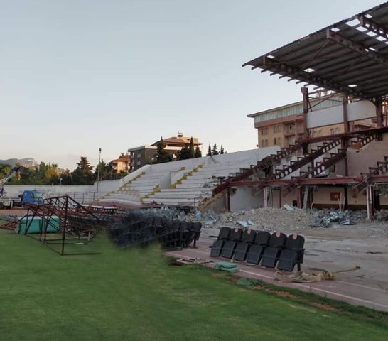 Antakya Atatürk Stadı yıkılıyor