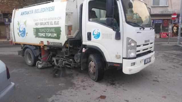 Antakya belediyesi ekiplerinden kapsamlı temizlik çalışması 