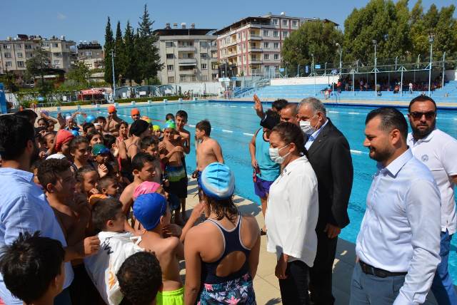 Otizmli çocuklar su topu ve Voleybol oynadı