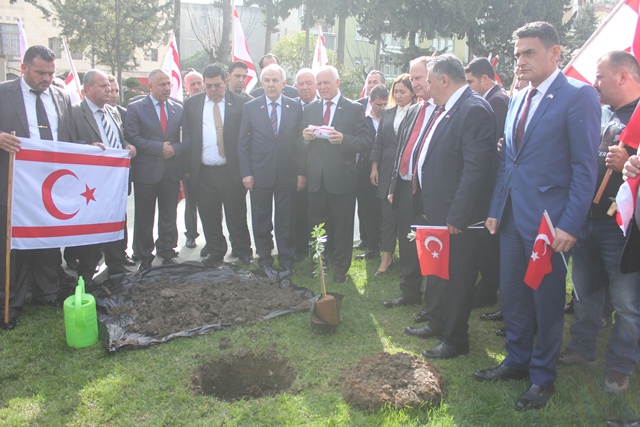 Kahraman Türk ordusunun yanındayız