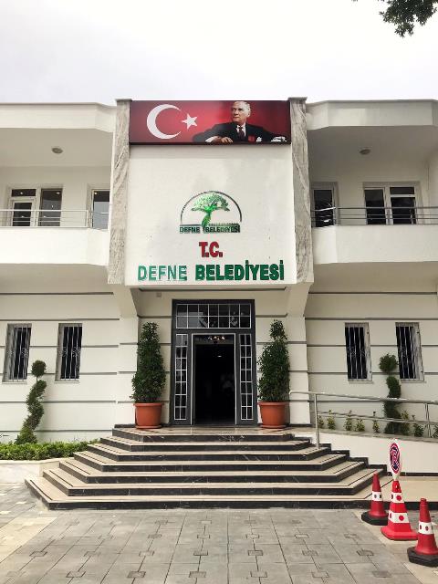 Defne Belediyesinden T.C ibaresi