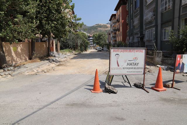 Akdeniz Mahallesinde parke taşları sökülüyor