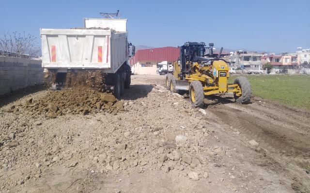 Antakya belediyesi Antakyayı asfaltla buluşturmaya devam ediyor