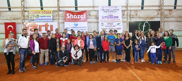 Tenis turnuvası düzenlendi