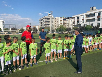 Reyhanlı Yaz Futbol Okulunda eğitimler sürüyor