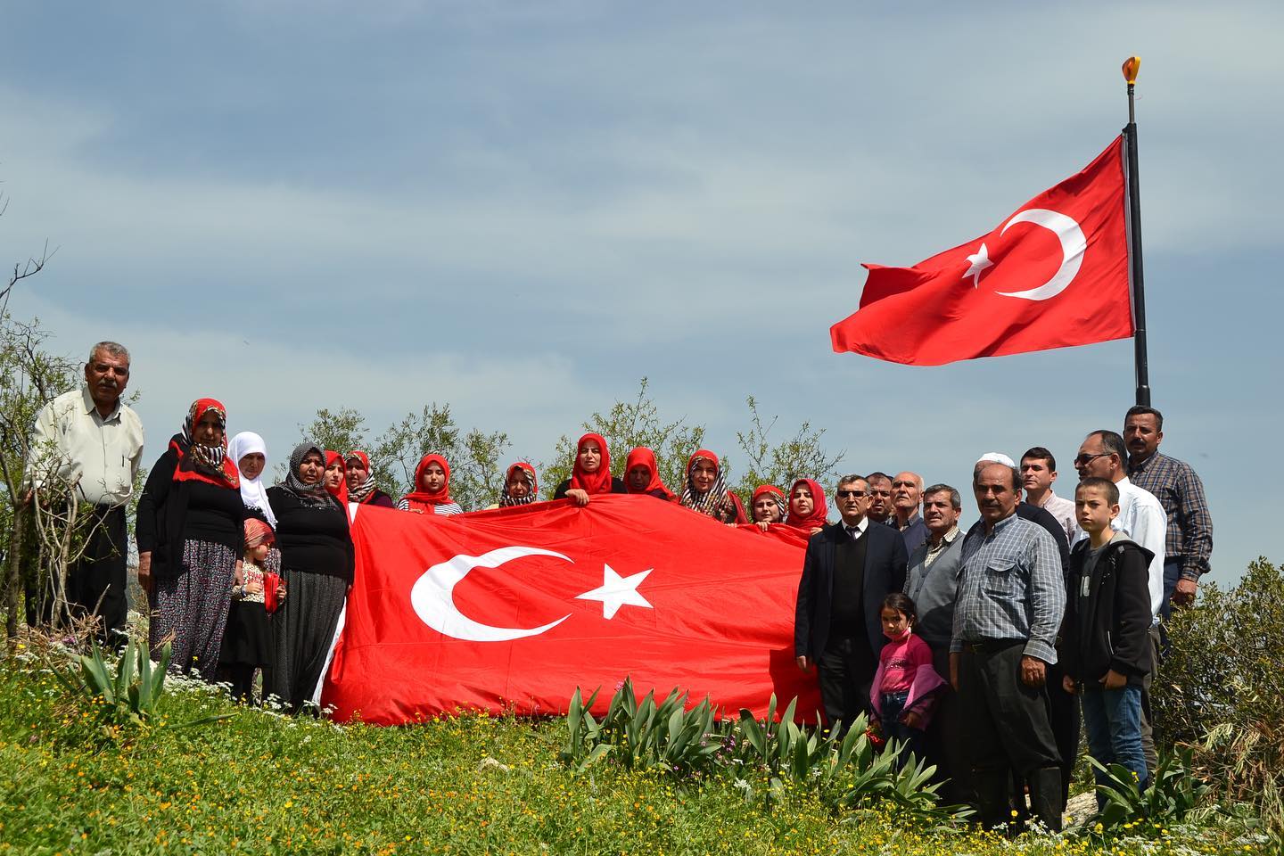 Asker uğurlama için bayrak töreni