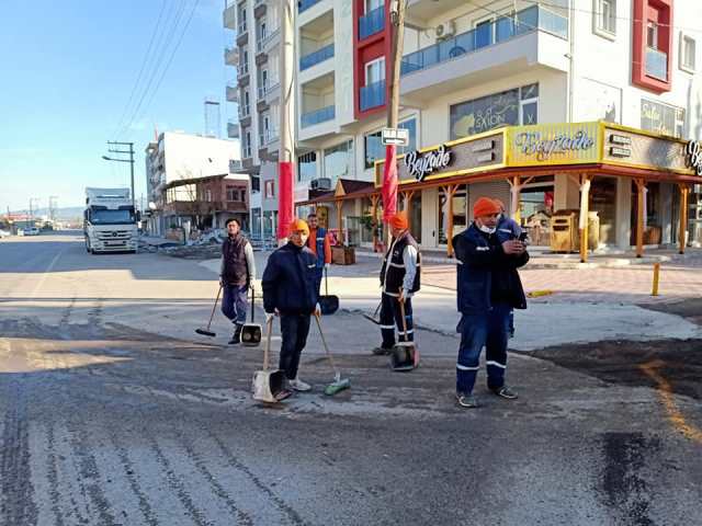 Sokağa çıkma yasağında sokaklar dezenfekte ediliyor