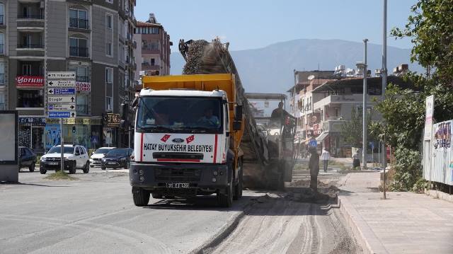 HBB Altyapısı tamamlanan yolları asfaltlıyor 