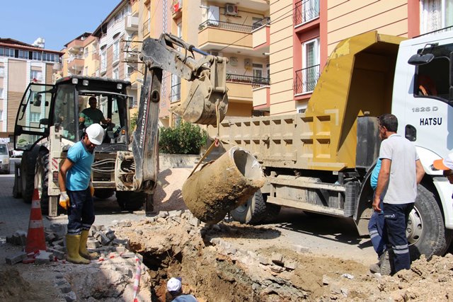 İşlevini kaybeden atık su hattı yenilendi