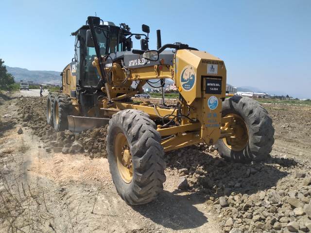 Güzelburç mahallesinde yol açma ve malzeme serme çalışmaları