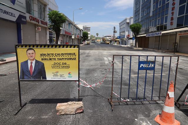 İstiklal caddesinde beton asfalt çalışmaları tamamlanıyor 