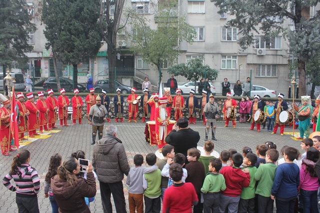 Öğrencilerin karne sevinci