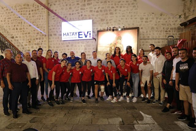 HBB Kadın basketbol takımı moral yemeğinde bir araya geldi