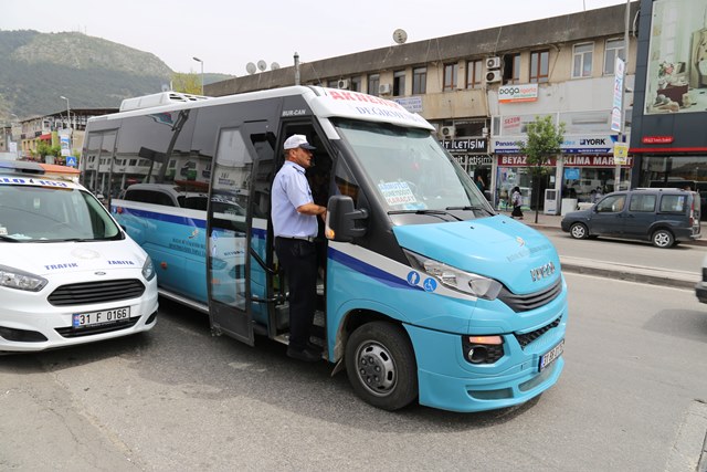 Zabıtadan otobüs ve dolmuşlara sıkı denetim