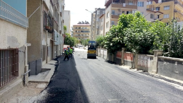 Defne de bozulan yollar onarılıyor