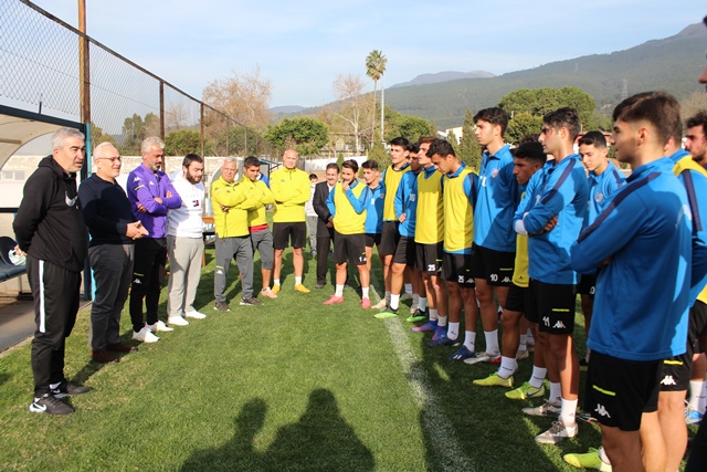 Samet Aybaba genç sporculara öğütte bulundu