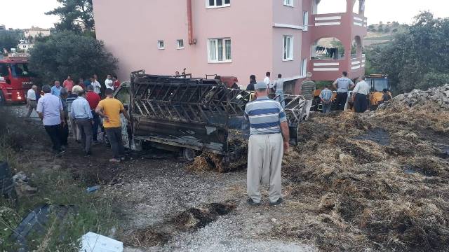 Saman yüklü kamyon kullanılamaz hale geldi