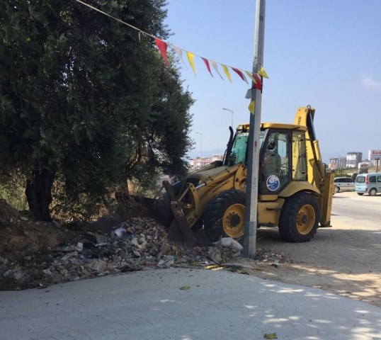 Antakya Belediyesinden moloz kaldırma çalışması