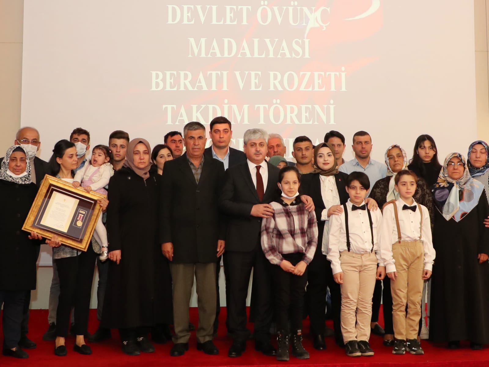 Devlet Övünç Madalyası Beratı ve Rozeti Takdim Töreni Düzenlendi