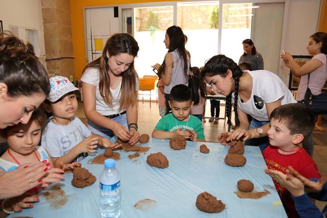 Çocuklar kil hamurlarına düş dünyalarını yansıttı