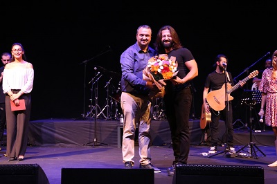 Arsuz EXPO, Koray Avcı hayranlarıyla doldu taştı