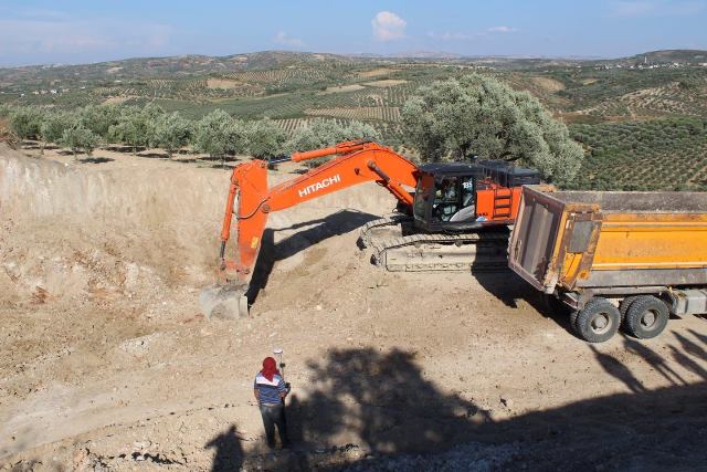 Kırıkhan da beton asfalt çalışmaları devam ediyor 