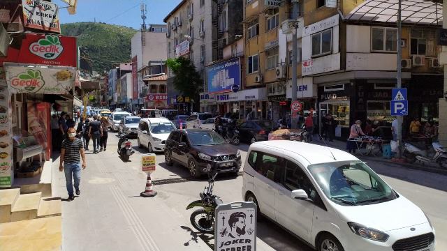 Antakya haftaya trafik yoğunluğu ile başladı