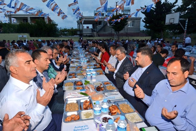 Antakya Belediyesi Çökek te iftar çadırı kurdu