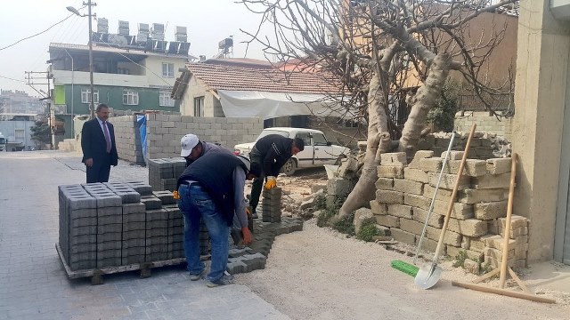 Antakya Belediyesi bozulan yolları onarıyor