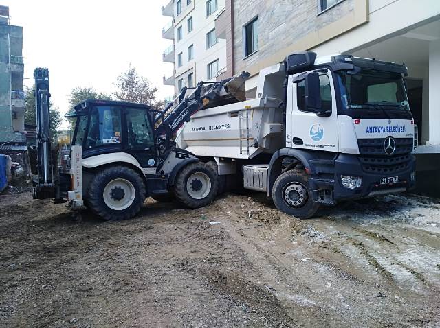 Antakya Belediyesinden 95 mahalleye eşit hizmet