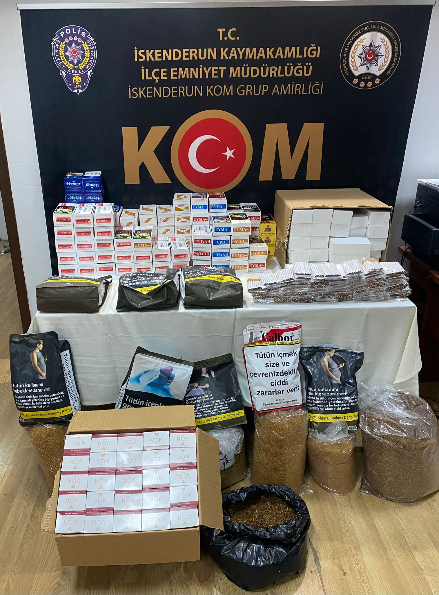 39 bin 400 gümrük kaçağı makaron ile 41 kilogram tütün ele geçirildi