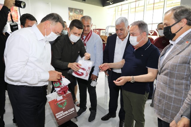 Hatay Store Mağazası Stadyumda açıldı