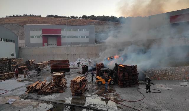 Mobilyacılar Sitesindeki yanın büyümeden söndürüldü